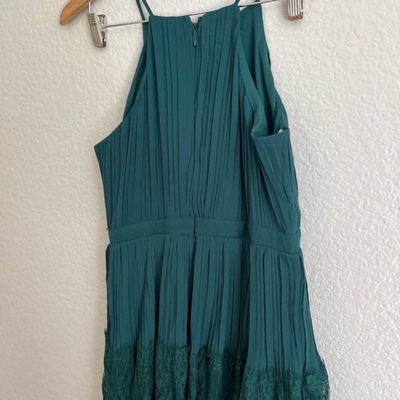 Came For Cocktails Emerald Green Pleated Tiered Lace Maxi Dress - Picture 6 of 8